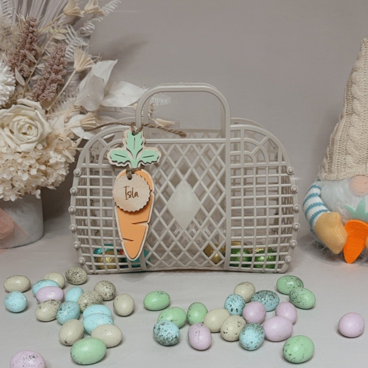 CREAM JELLY BASKET WITH CARROT TAG