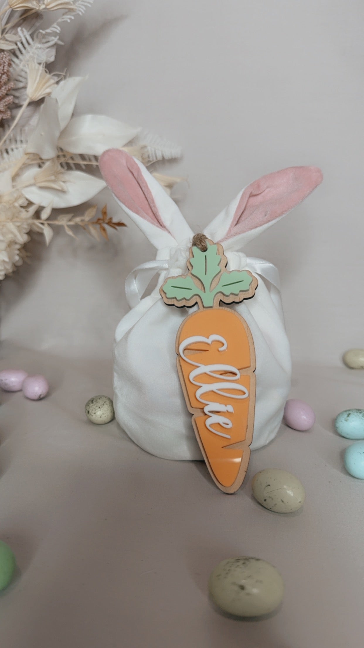 WHITE BUNNY POUCH WITH CARROT TAG WITH ACRYLIC NAME