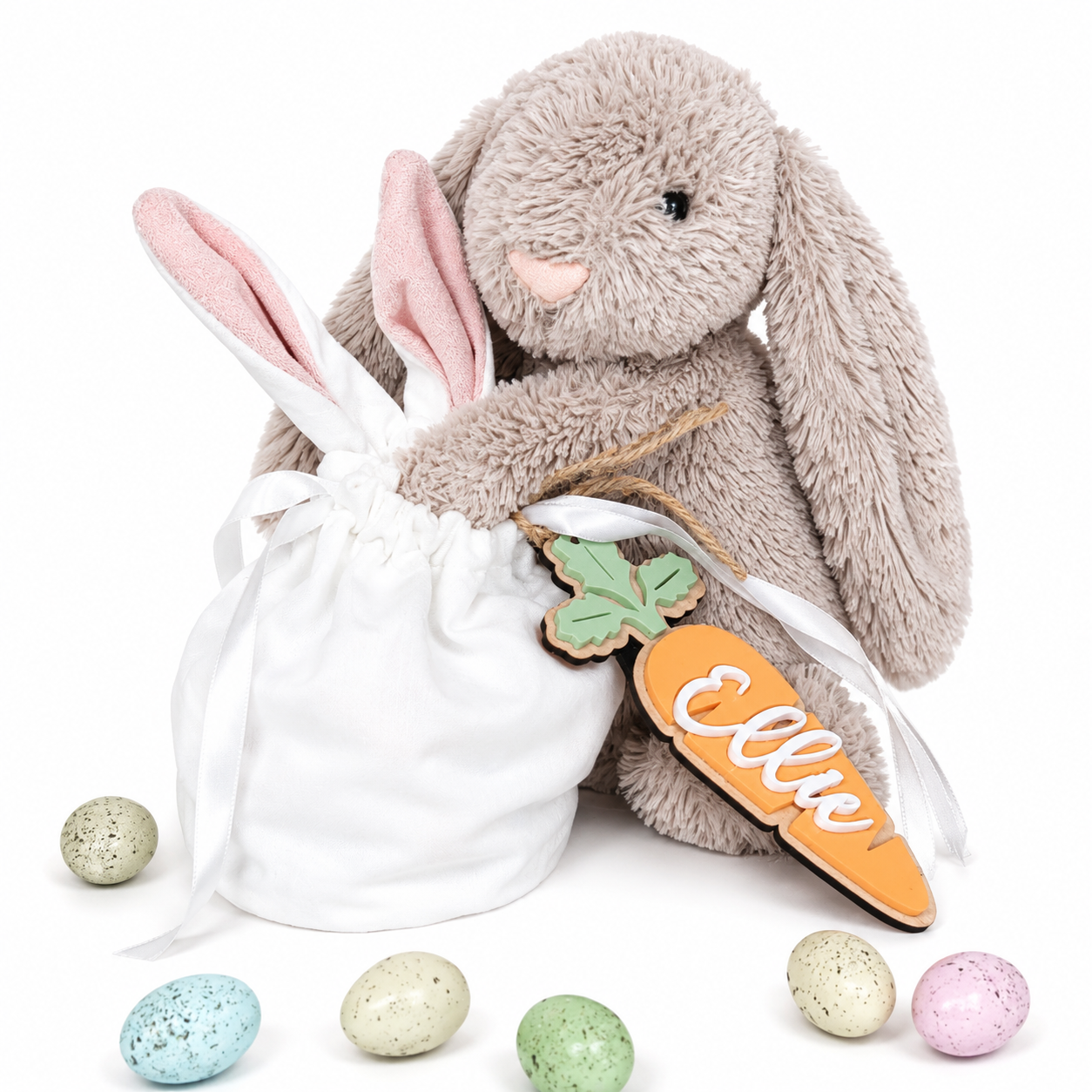 WHITE BUNNY POUCH WITH CARROT TAG